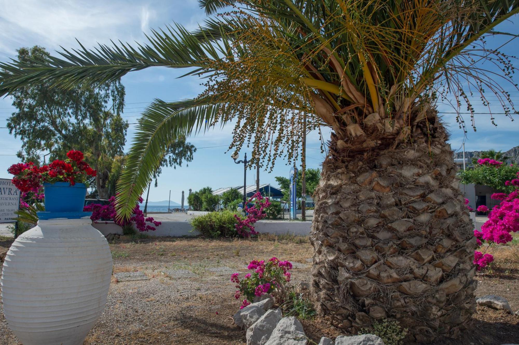 Hotel Avra Nea Epidavros Extérieur photo